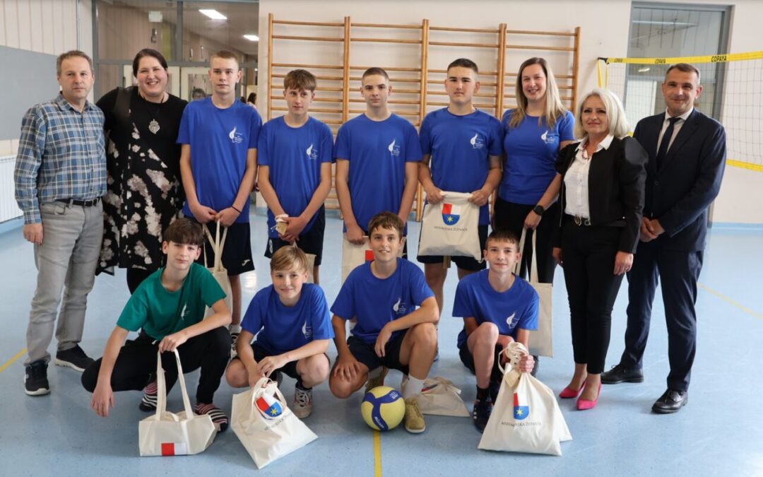 Župan Posavec s ravnateljicom škole o važnim ulaganjima u OŠ dr. Vinka Žganca Vratišinec – uskoro početak radova na dogradnji škole i sportske dvorane