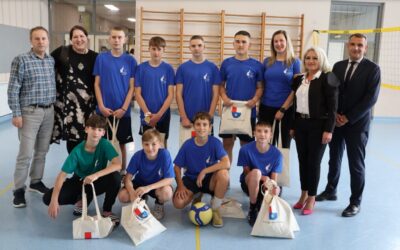 Župan Posavec s ravnateljicom škole o važnim ulaganjima u OŠ dr. Vinka Žganca Vratišinec – uskoro početak radova na dogradnji škole i sportske dvorane