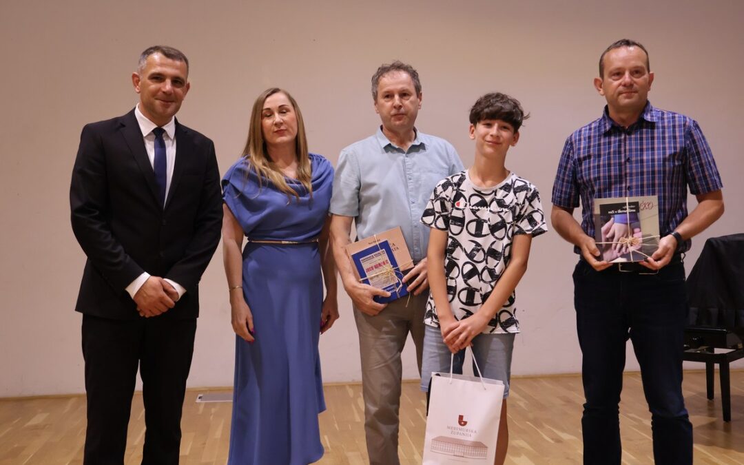 Učenik 5.r. Adam Vugrinec i mentor Zlatko Okreša na prijemu 140 najuspješnijih učenika/učenica osnovnih i srednjih škola Međimurske županije